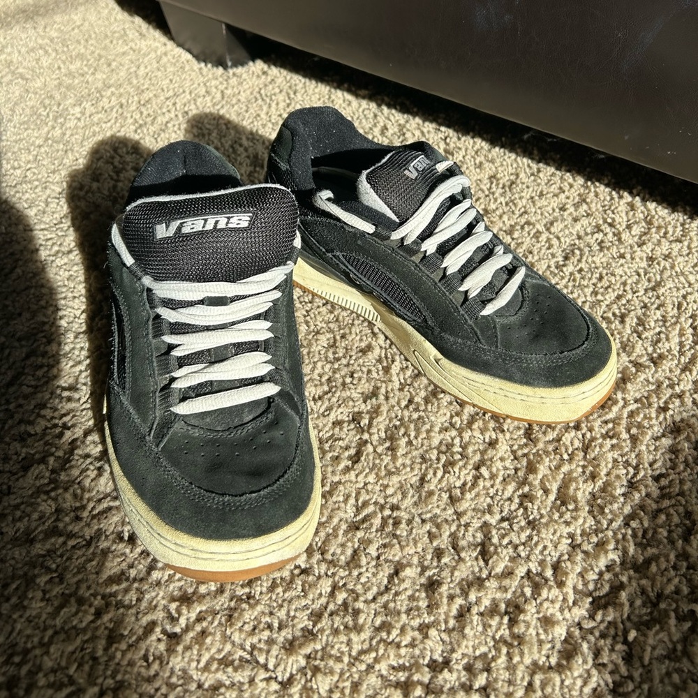VANS Men’s/Boys tennis shoe